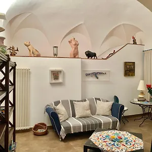 Apartment La Maison De L'artiste & Bike, Finale Ligure
